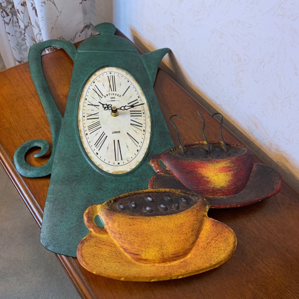 Green Coffee Pot with Cups Clock - Picture 4 of 8